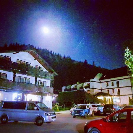 Casa Octavian Hotel Sucevita Bagian luar foto