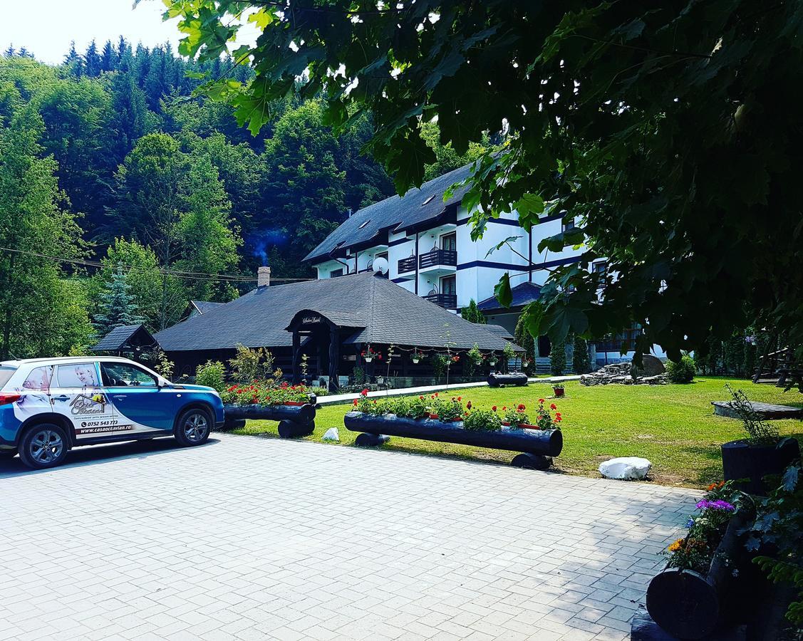 Casa Octavian Hotel Sucevita Bagian luar foto
